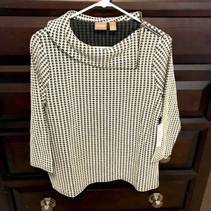 Chico’s houndstooth envelope zip top